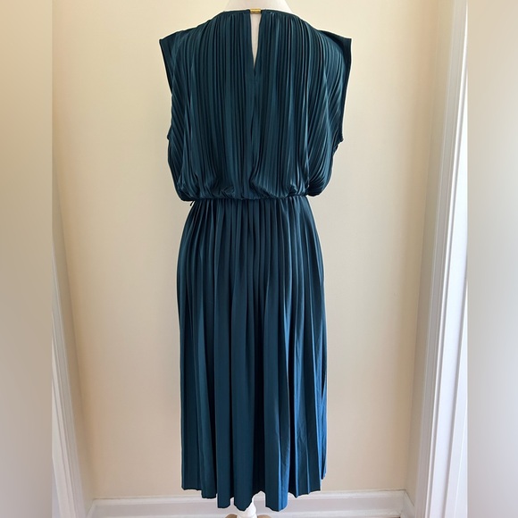 Pretty Green Pleated Dress - Picture 6 of 6